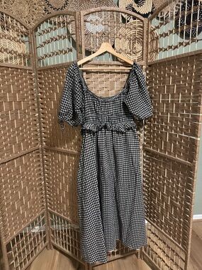 moodie Black and White Gingham Maxi Dress with Puff Sleeves